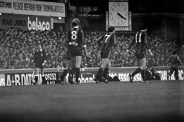 Everton 0 v Manchester City 1. Division 1 Football October 1981 MF04-11-053