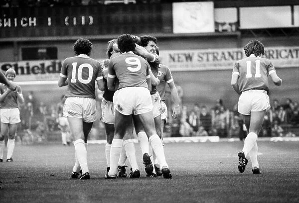 Everton 2 v. Ipswich 1. October 1981 MF03-23-015 Local Caption Division 1