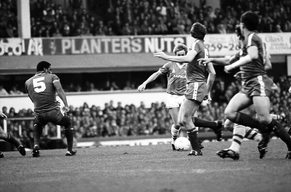 Everton 3 v. Leicester City 0. November 1984 MF18-08-034