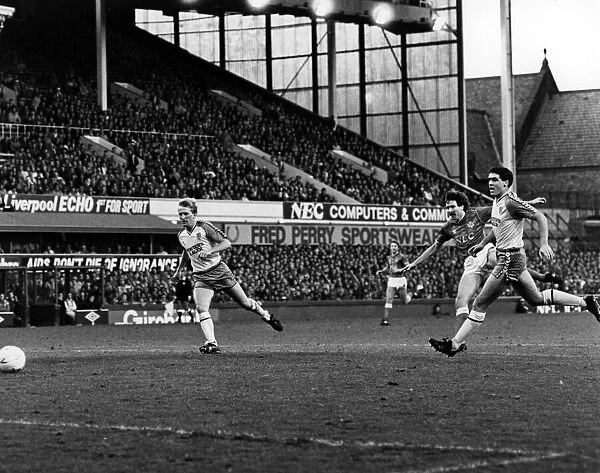 Everton 4-0 Norwich, Division One match held at Goodison Park