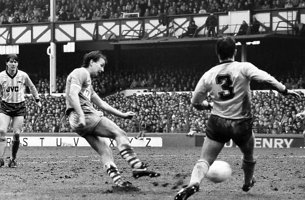 Everton v. Arsenal. March 1985 MF20-13-045 The final score was a two nil victory