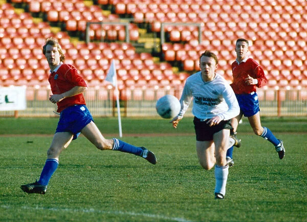 Gateshead v Colchester 91  /  92 season. Pictured is Alan Lamb. 13th December 1991