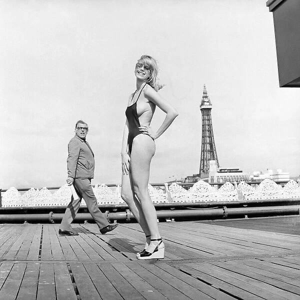 Glamour: Beach Fashion at Blackpool. March 1975 75-1705-001