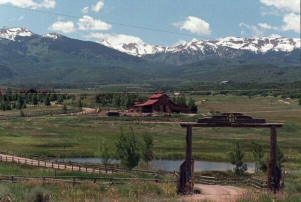 Goldie Hawns ranch in Aspen Colorado where Princess Diana is staying with sons Prince