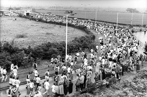 The Great North Run 27 June 1982 - The long and winding trail of runners at White Mare