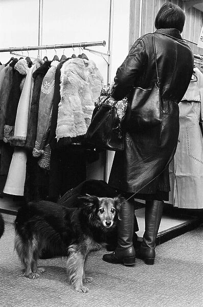 Harvey's Sale, Guildford, Surrey, Tuesday 5th January 1971