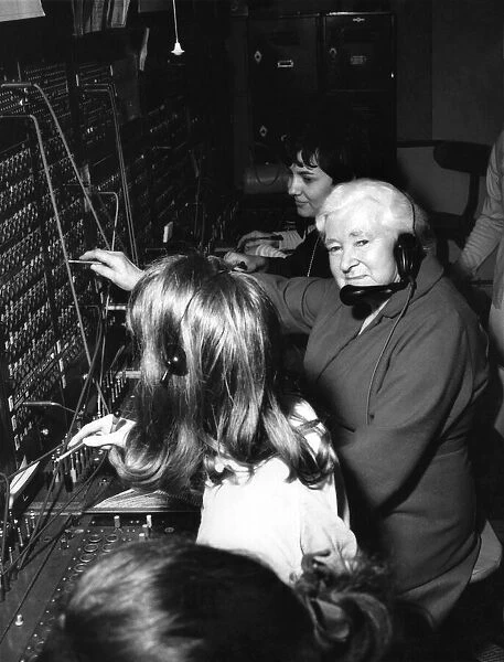 'Hello'girl says goodbye at 79: Telephone operator Florrie Smith is saying