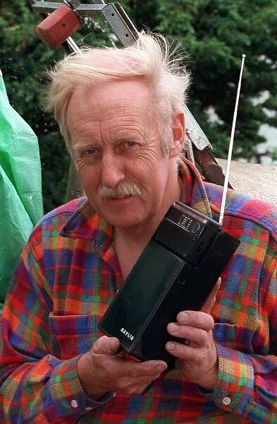 Inventor Trevor Baylis with his clockwork radio 1993