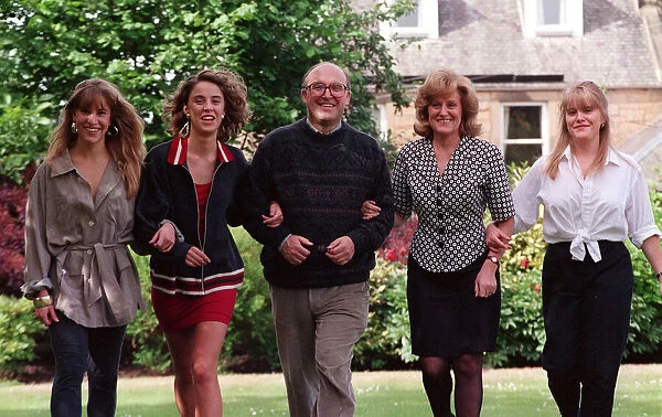 JOHN SMITH WITH HIS WIFE ELIZABETH SMITH AND HIS DAUGHTERS SARAH SMITH (RED TOP)
