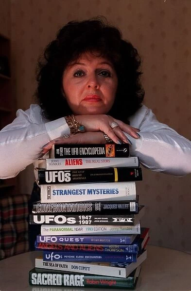 Judith Jafar April 98 UFO oligist at home
