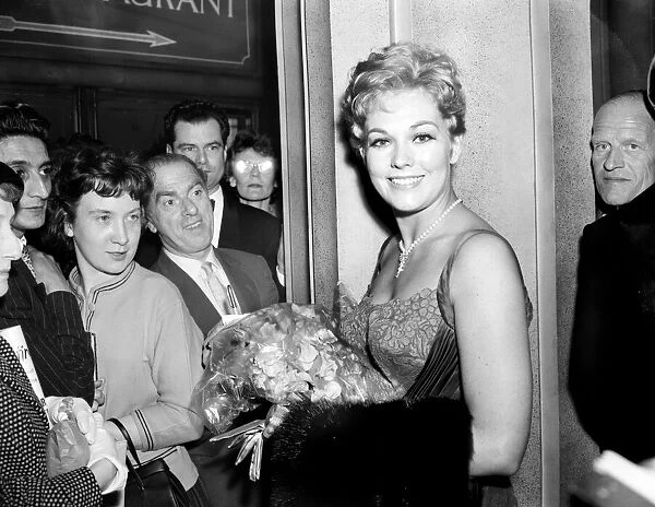Kim Novak attends the premiere of the Middle of the Night. June 1959