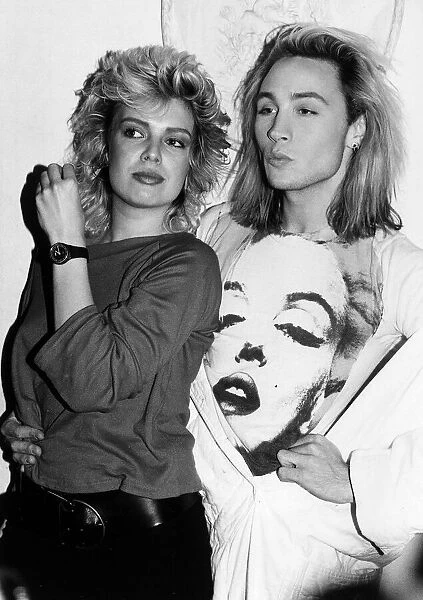 Kim Wilde pop singer with Marilyn 1984