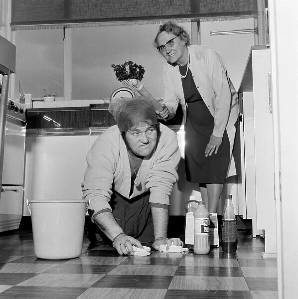 Les Dawson lends a hand at his mother-in-laws house in Unsworth, near Bury