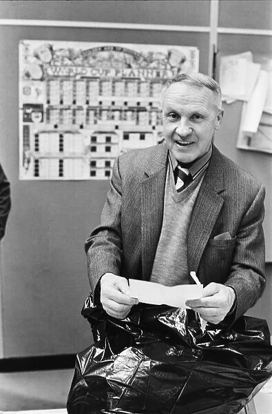 Former Liverpool manager Bill Shankly picks the Littlewoods lottery number