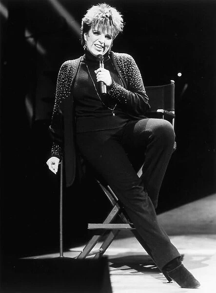 Liza Minnelli singer actress on stage at the London Palladium 1986