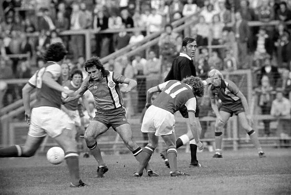 Luton Town. vs. Arsenal. August 1977 77-04352-038