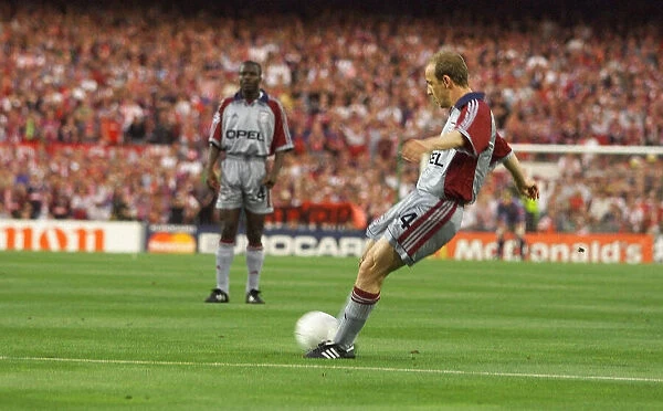 Mario Basler May 1999 scores first goal from a free Kick for Bayern during the 1999