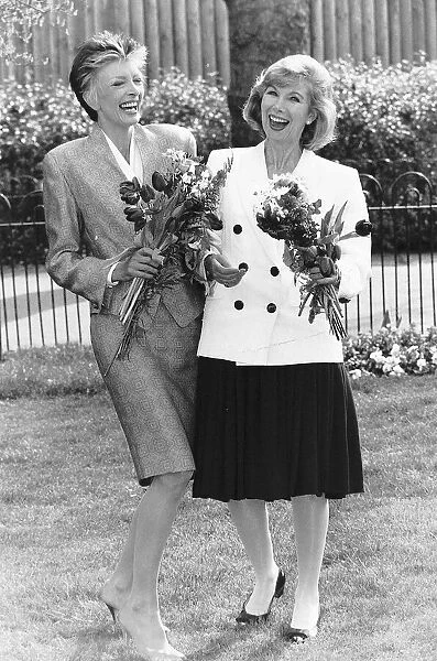 Marti Caine Singer Entertainer Comediene shares a joke with Actress Susan Hampshire at
