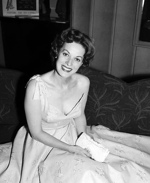 Maureen O Hara attends the premiere of the Middle of the Night. June 1959