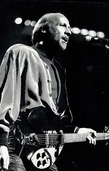 Maurice Gibb of the Bee Gees, in concert at the Birmingham NEC. 22  /  6  /  1989