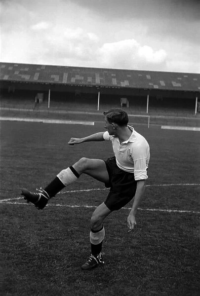 Melryn 'Mel'Hopkins of Tottenham Football Club. October 1952 C4973-002