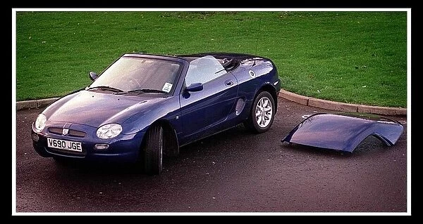 MG MGF December 1999 Dark blue paintwork alloy wheels hard top removed
