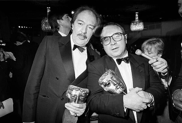 Michael Gambon and Bob Hoskins with their Bafta awards - March 19887 23  /  03  /  1987