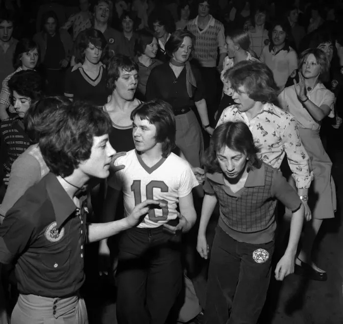 Framed Print : Wigan Casino Dancers 1975 Northern Soul Disco Print Framed Print : Wigan Casino Dancers 1975 Northern Soul Disco Print