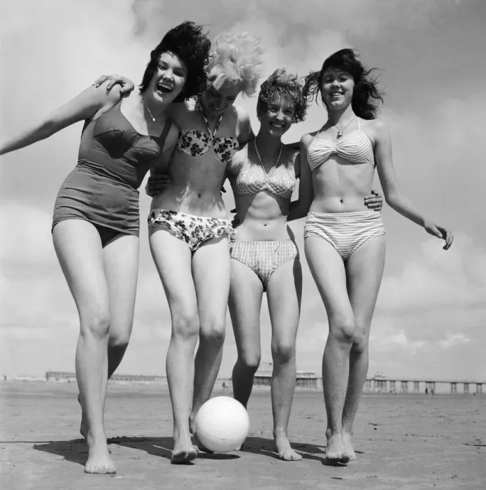 Framed Print : Four Factory Girls at Blackpool Beach, 6th August 1961 Print Framed Print : Four Factory Girls at Blackpool Beach, 6th August 1961 Print