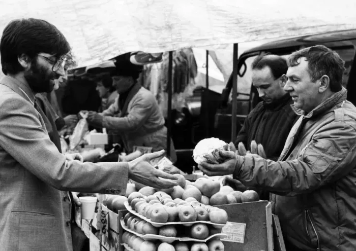 Framed Print : West Derby Road Market Print, Liverpool 1986