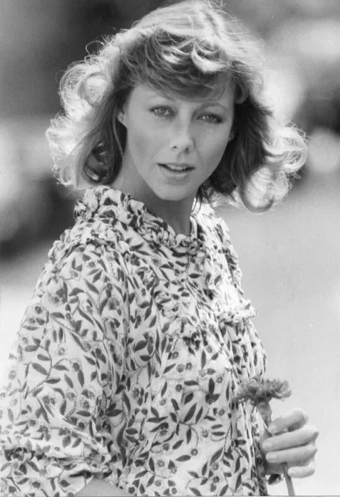 Framed Print : Jenny Agutter Garden Photo Print 1978 Framed Print : Jenny Agutter Garden Photo Print 1978