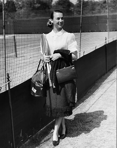 Miss Gussie Moran arrives to play June 1950 in the Kent Lawn Tennis Championships