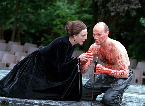 NICHOLA MCAULIFFE AND PETER WOODWARD IN MACBETH AT REGENTS PARK OPEN AIR THEATRE