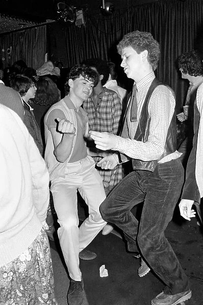 Nightclubs dancing: Disco fever at 'The Kings', Seven Kings, Ilford, Essex