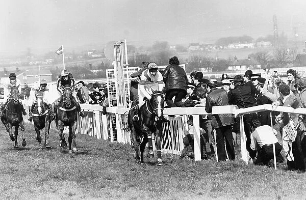 No46 Aldaniti with Bob Champion wins the 1981 Grand National at Aintree 6th April 1981