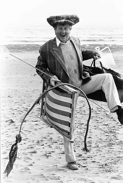 Norman Collier Comedian On The Beach A©Mirrorpix
