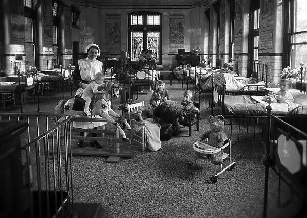 Paddington Green Childrens Hospital. 21st November 1932