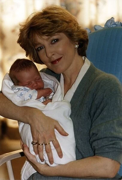 Patricia Hodge actress with her baby son born on boxing day January 1992