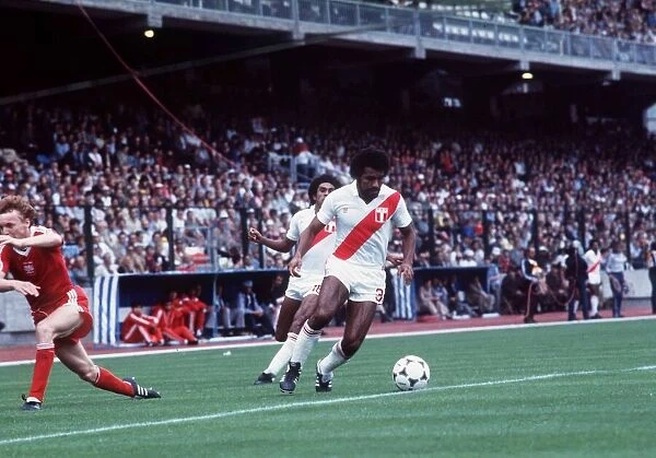 Peru 1 Poland 5 World Cup 1982 Group 1 Rafael Salguero on the attack for