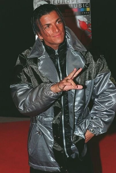 Peter Andre Singer at the Europe MTV Awards wearing silver black jacket
