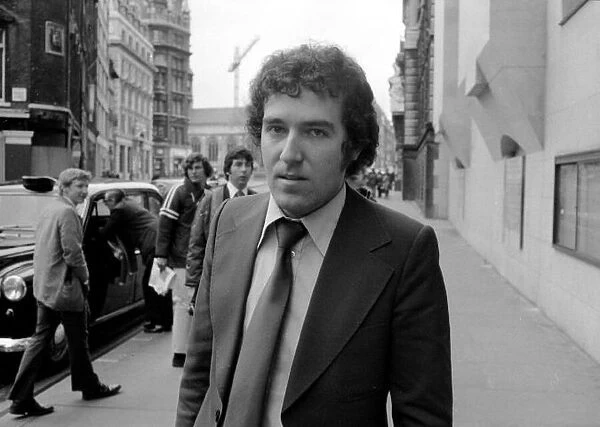 Peter Hain 1976 Picvtured outside the Old Bailey