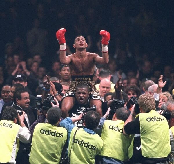 Prince Naseem Hamed Boxing Looks To The Heavens After Winning The Ibf Featherweight Title