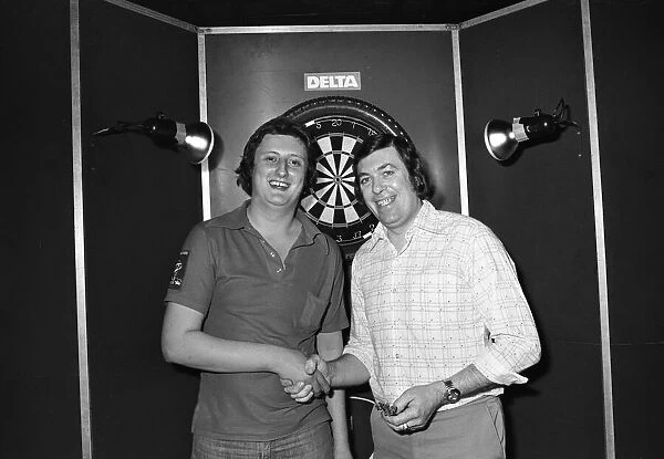 Professional British dart player Eric Bristow poses with winner John Lowe after finishing
