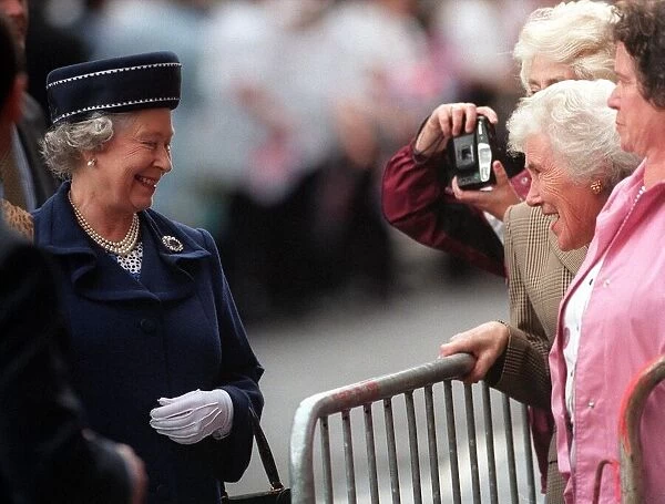 Queen Elizabeth II gets picture taken June 1998