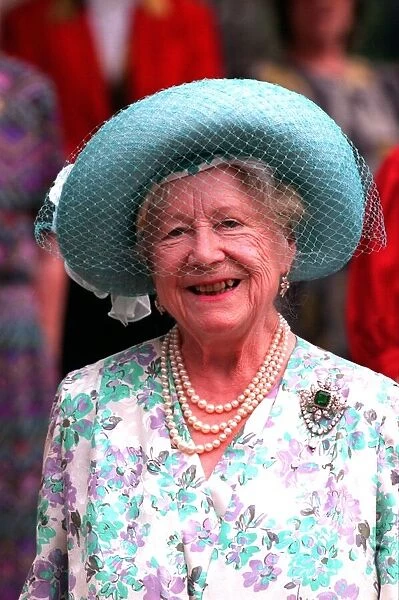 Queen Mother on her birthday outside Clarence House August 1994