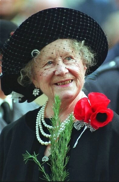 The Queen Mother at Westminster Abbey garden of remembrance 06 / 11 / 1992