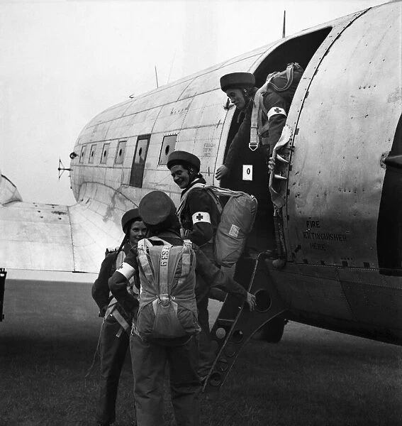 RAF Parachute Nurses. October 1948 O15033-008