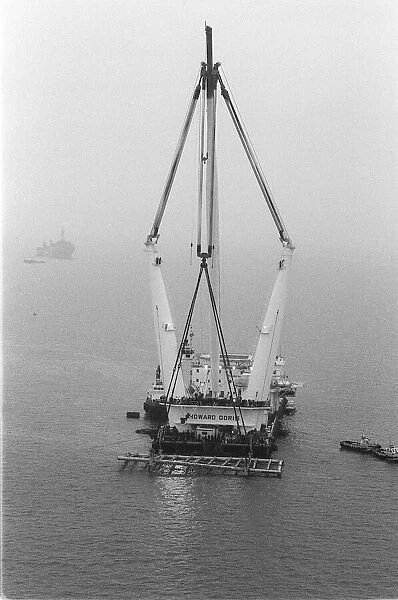 Raising The Mary Rose October 1982 - The Salavage Barge lifting King Henry VIII