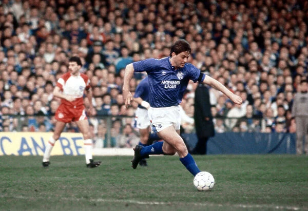 Rangers footballer Kevin Drinkell in action. April 1989