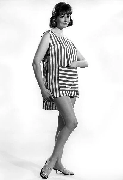 Reveille Fashions. Annie Alliston. July 1962 P008946